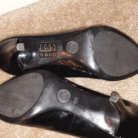 Michael Kors Black patent leather heels. - Picture 3 of 5